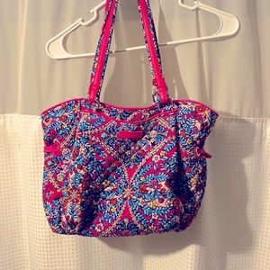 Cute Vera Bradley Purse!!! Gently used.  Excellent Condition!!